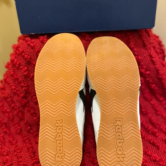 REEBOK White/black women’s walking shoe, Size 8 - Picture 10 of 11